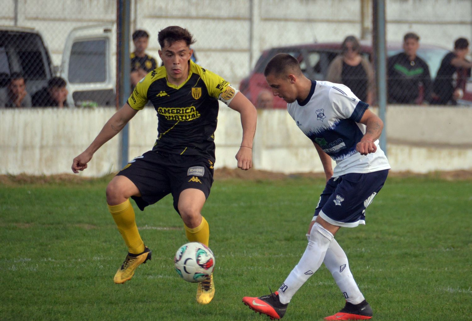Gimnasia insistió y rescató un punto frente a Santamarina