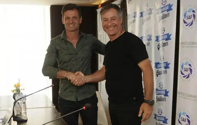 Sin equipos confirmados, el clásico empezó lejos de casa