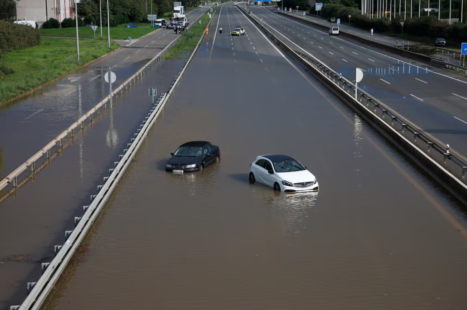 Las lluvias torrenciales causaron fuertes inundaciones en la región metropolitana sur de Barcelona.