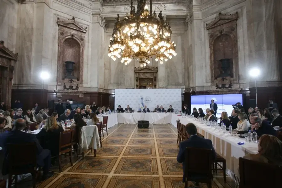 Ley de Bases y paquete fiscal: a pesar de activar el brazo político, el Gobierno no logra abrochar el dictamen