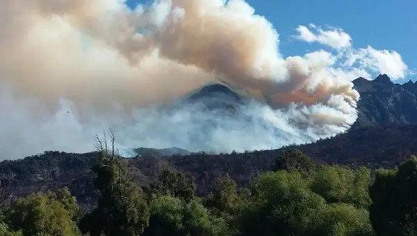Padre e hijo, detenidos por los incendios en Los Alerces