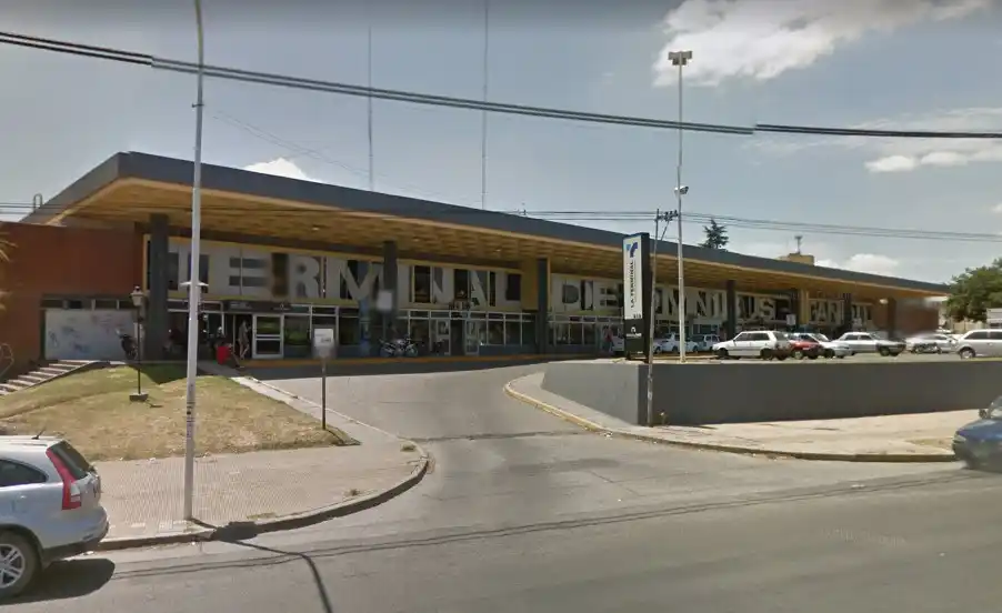 Ladrones lo golpearon, le robaron y huyeron, pero fueron aprehendidos