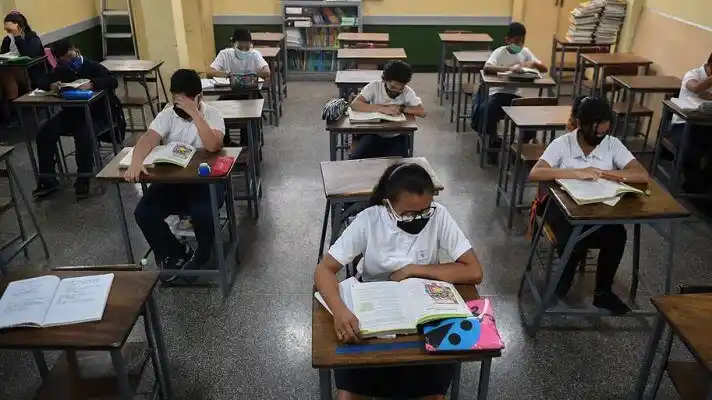 El RIESGO DEL REGRESO A CLASES incrementa con baja cifra de vacunación de los docentes