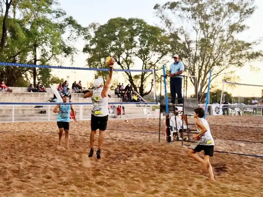 Torneo de beach volley en la costanera de Concordia