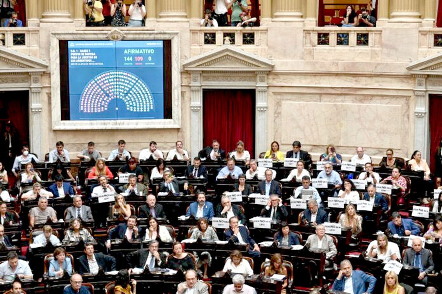 Se rompió el bloque de la UCR y doce diputados formarán una nueva bancada en el Congreso