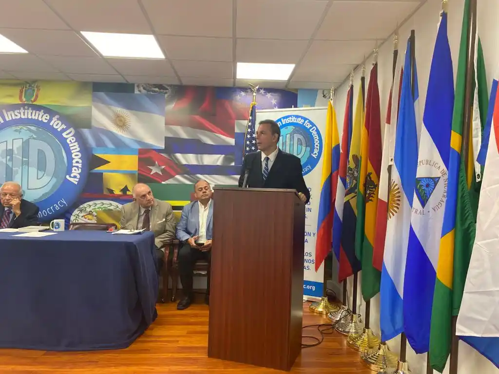 Roberto Enríquez asegura que viene nuevo proceso de negociación y envía duro mensaje a «opositores» que no participan en la primaria