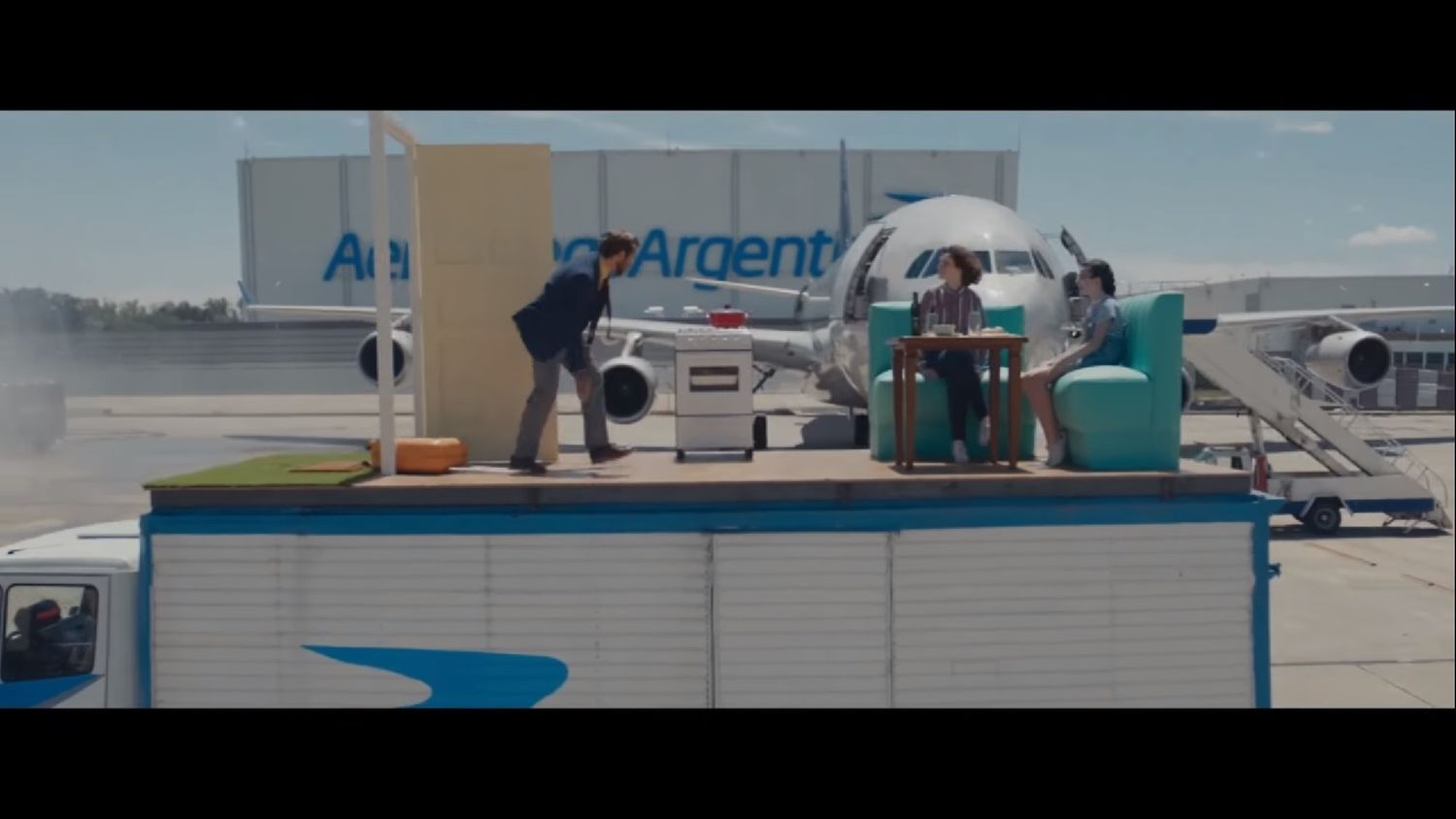 Aerolíneas Argentinas celebra la conectividad con una nueva campaña publicitaria