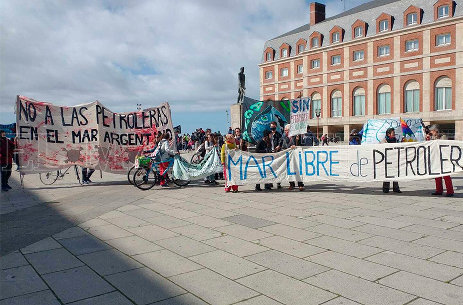 Petroleras: Greenpeace junto a diversas organizaciones presentaron un amparo y una cautelar contra el Estado