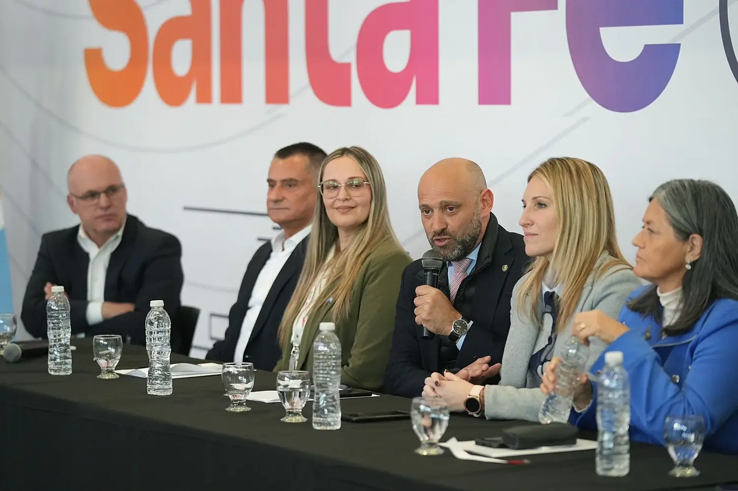Histórico: Provincia anunció que por primera vez la ciudad de Santa Fe tendrá un vuelo internacional regular y será a Florianópolis