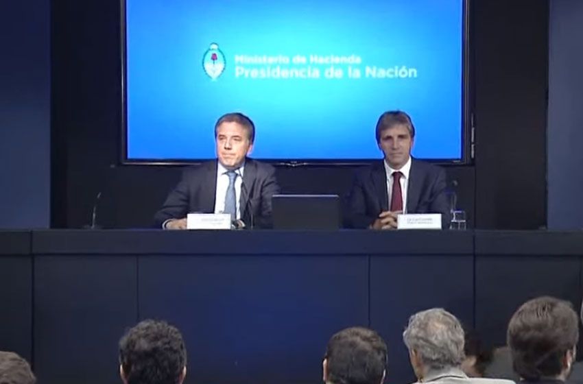 Pese a la suba del dolar, el gobierno ratificó la política fiscal