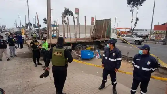 ¡VENDÍA PAN EN UNA AUTOPISTA! Muere arrollada joven venezolana en Perú