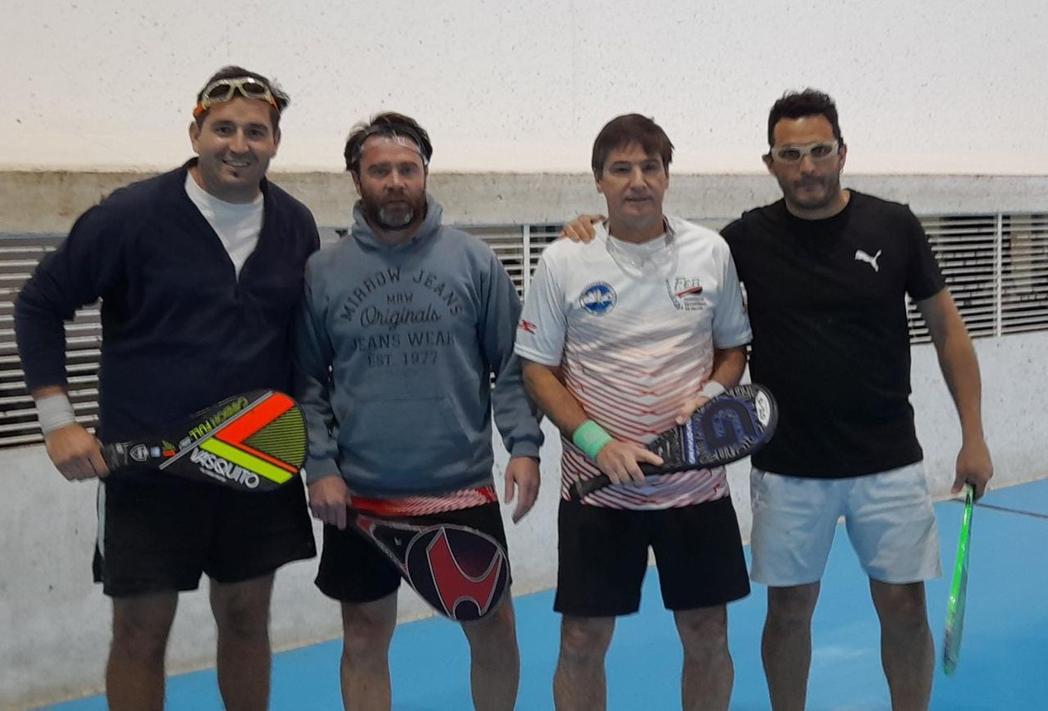 Un final no apto para cardíacos en la Categoría "A" protagonizaron Perchivale-Vecchio y Pitón-Rodríguez. Triunfo para estos últimos por 25-24. Ya están a la venta las tarjetas para la cena de entrega de premios del venidero 9 de Setiembre.