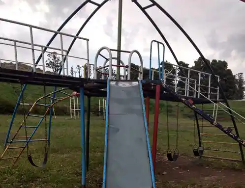 Juegos infantiles en mal estado