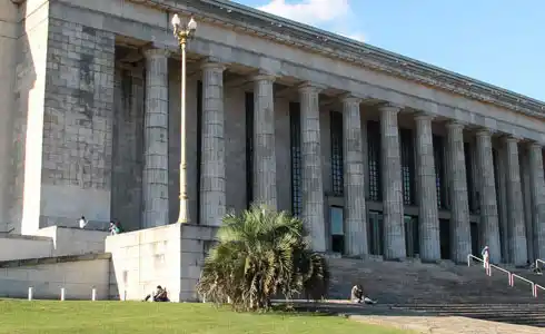 Dos fines de semana, dos países y una realidad distinta en la educación universitaria