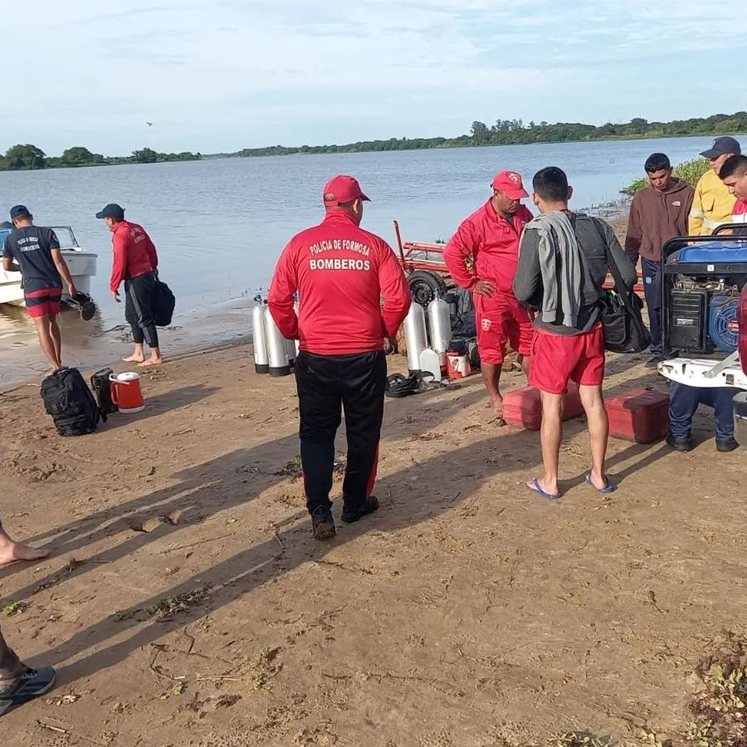 Una embarcación dio vuelta campana y hay tres personas desaparecidas