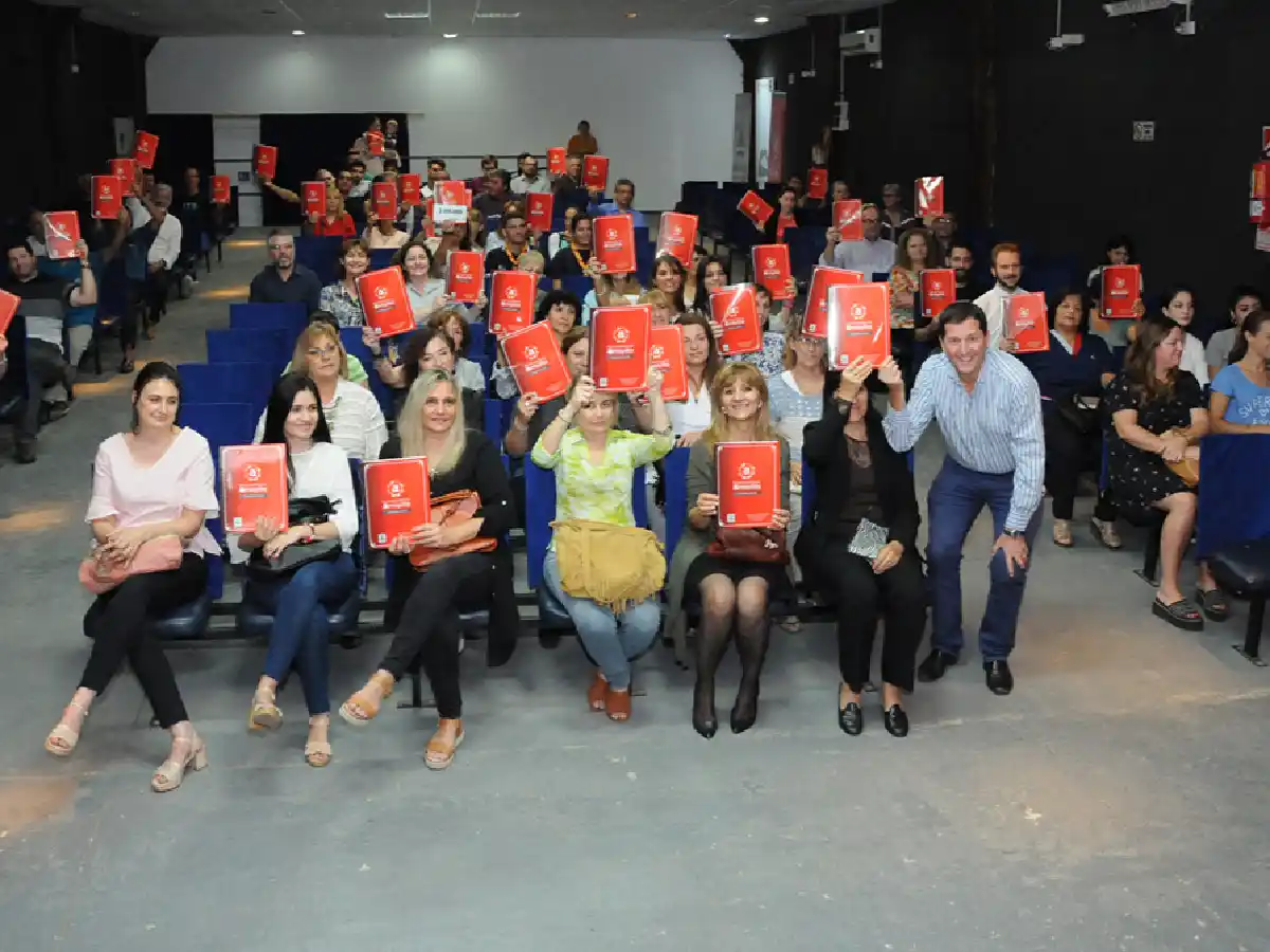 Arroyito entregó $5 millones en subsidios y becas a escuelas e instituciones 