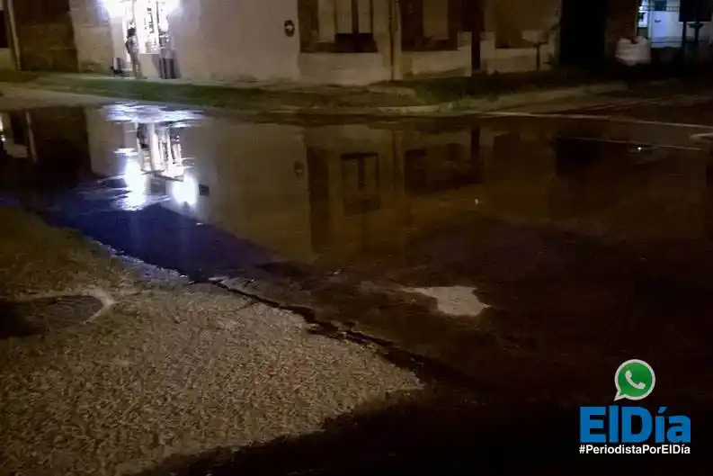 #PeriodistaPorElDía: reclamo vecinal por cloacas desbordadas 