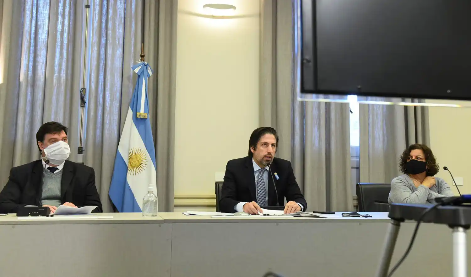 El ministro de Educación sostuvo que “más allá de las instancias de evaluación” las clases terminarán en diciembre