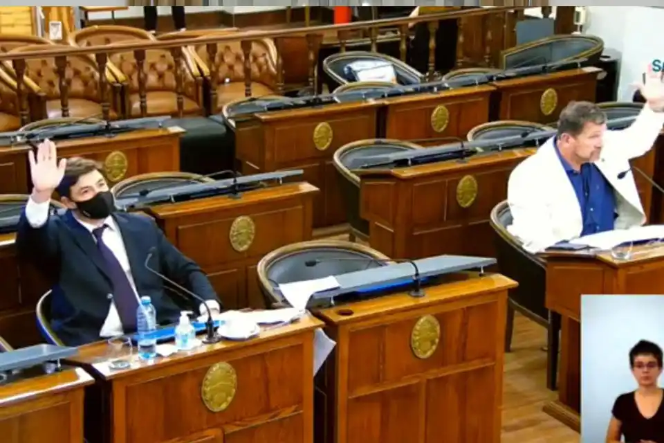 Bordet tuvo presupuesto con votos de Cambiemos
