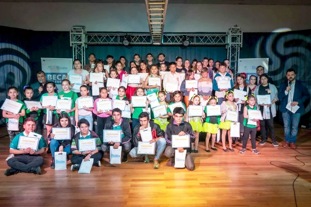 Se entregaron nuevas becas culturales a estudiantes entrerrianos