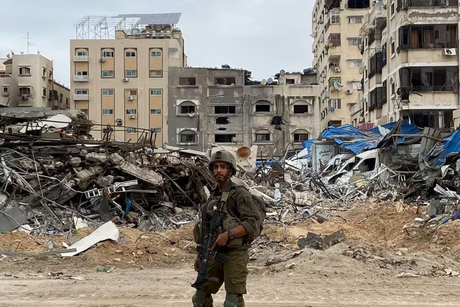 "Parece ser una artimaña destinada a hacer que Israel parezca el lado que se niega a un acuerdo", declaró el funcionario israelí que se mantuvo bajo el anonimato.