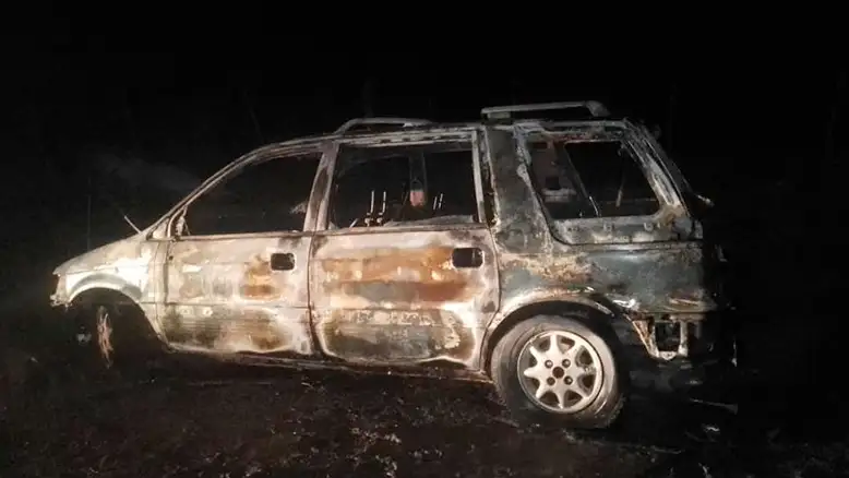 auto incendiado - 2