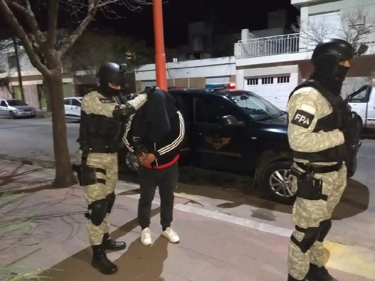 Arroyito: detuvieron a dos hombres por “delivery” de drogas