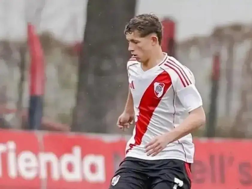 Un joven de Gualeguay marcó 8 goles en 45 minutos e hizo historia en las inferiores de River