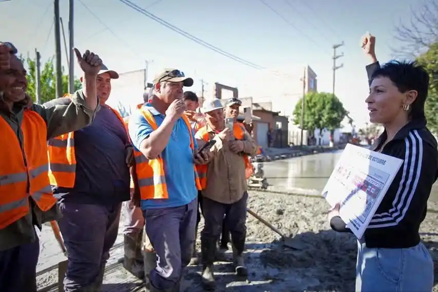 Mayra Mendoza estuvo en los barrios La Paz y San Antonio.