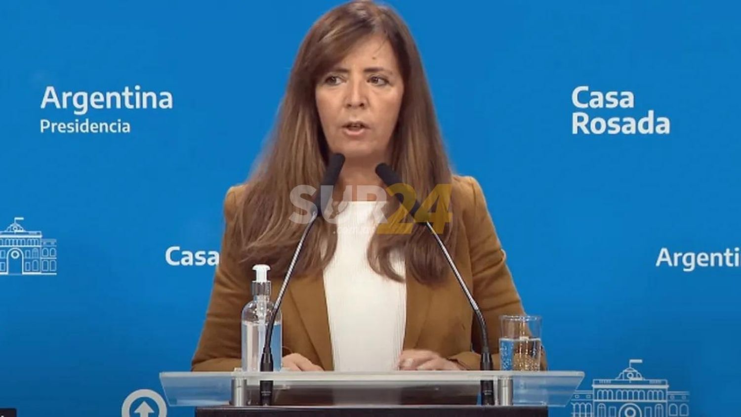 Revelan que Cristina ignoró el llamado de Alberto tras el ataque a su despacho