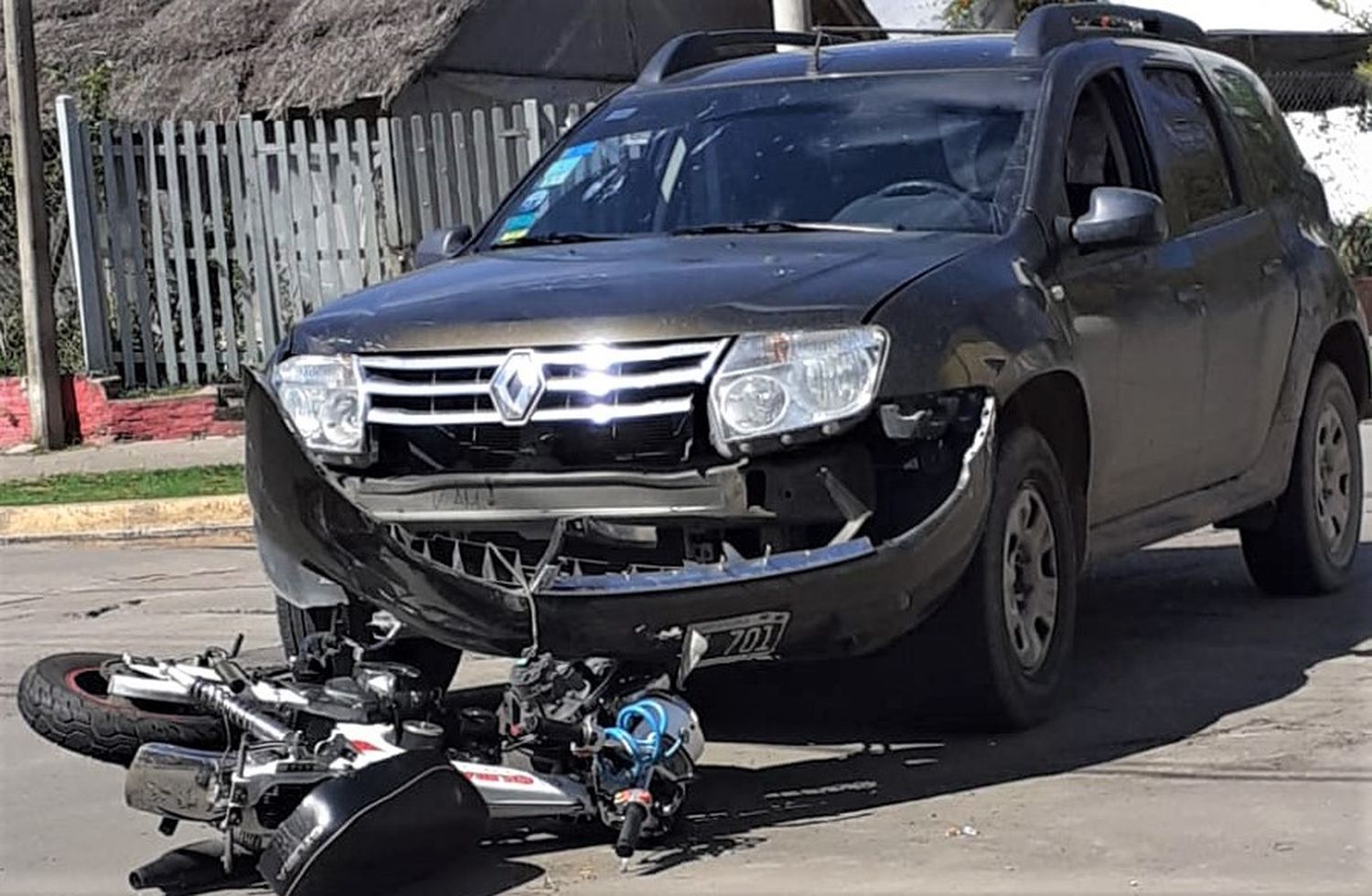 Trasladarán al joven que chocó en moto el miércoles tras confirmar que sufrió fracturas en la cara