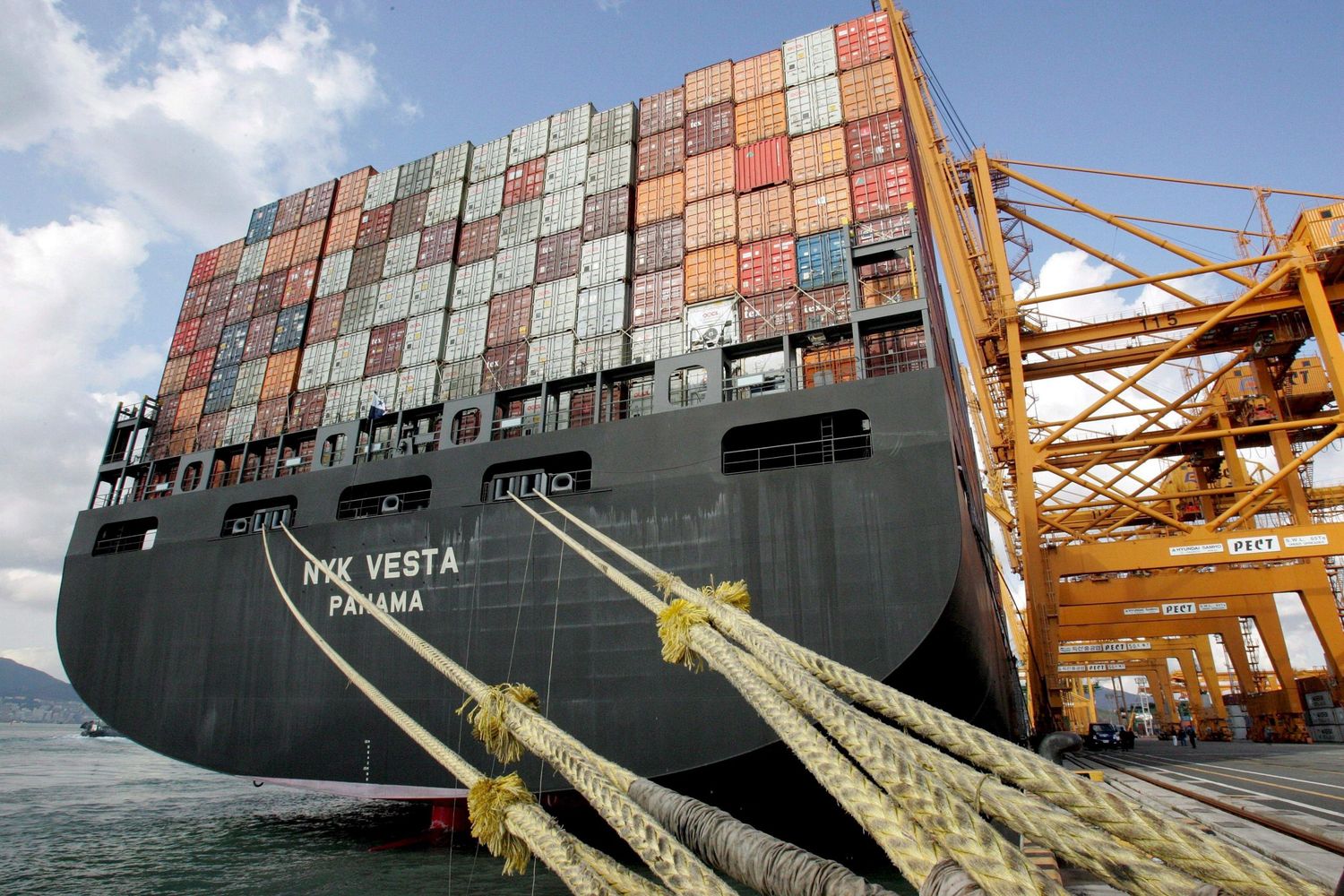 Las importaciones por aduana en la provincia cayeron un 34%