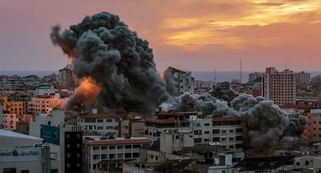 Ataque sin precedentes en Israel deja más de 100 muertos