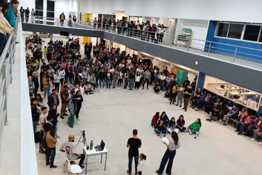 La Federación de Docentes de las Universidades se solidarizó con UNRAf, "en las universidades se educa, no se adoctrina"