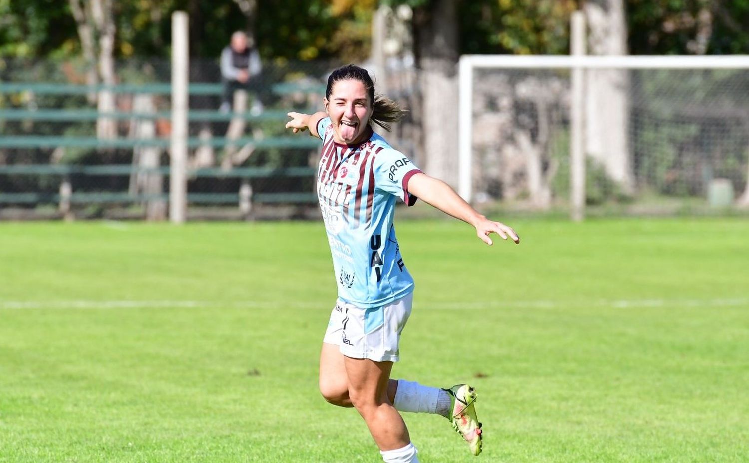 Doblete de Romina Núñez en el triunfo de UAI Urquiza