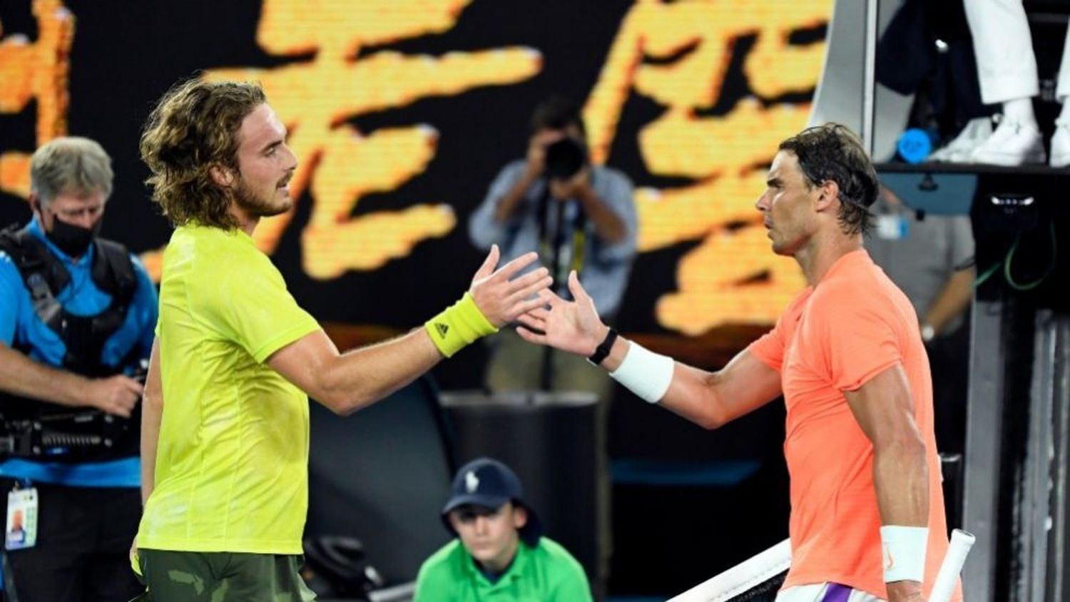 En notable reacción, el griego Tsitsipas dio el golpe ante Nadal