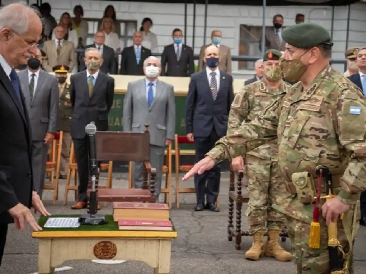 El ministro Taiana tomó juramento al nuevo jefe del Estado Mayor General del Ejército