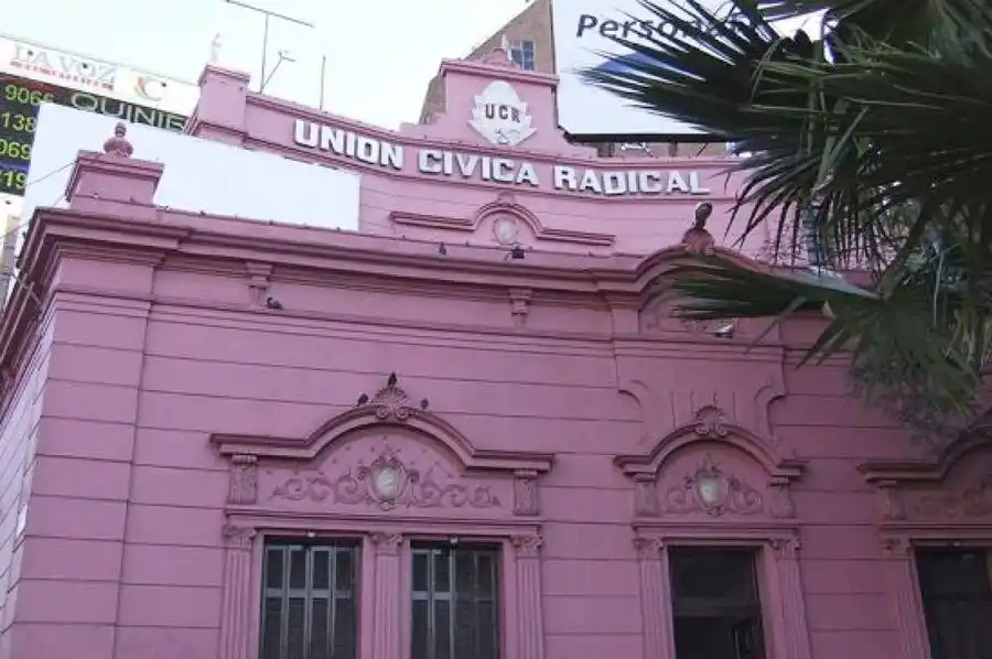 Dirigentes de la UCR piden la renuncia de Marcos Ferrer