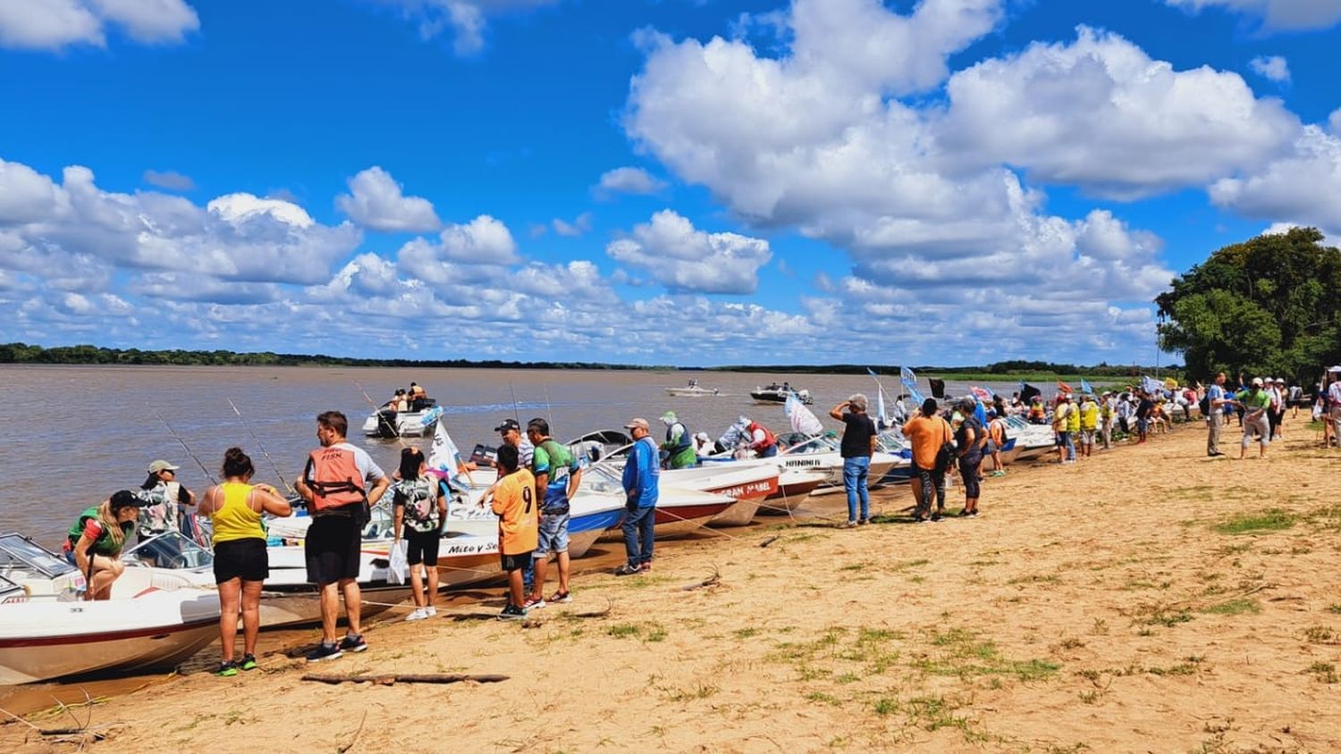 Con 56 equipos se largó el primer Encuentro Nacional de Mujeres Pescadoras del Jaaukanigás