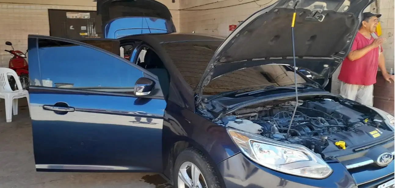 Humberto Salinas, toda una vida dedicada a la noble tarea del lavado de autos