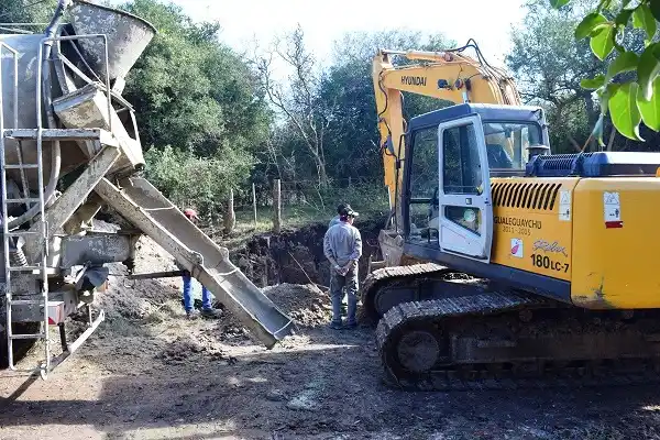 Construyen un pozo de bombeo en zona norte