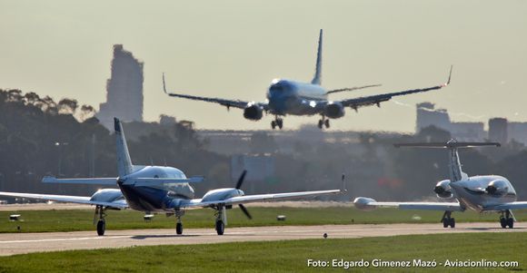 El gobierno argentino avanza por decreto con la desregulación del transporte aerocomercial