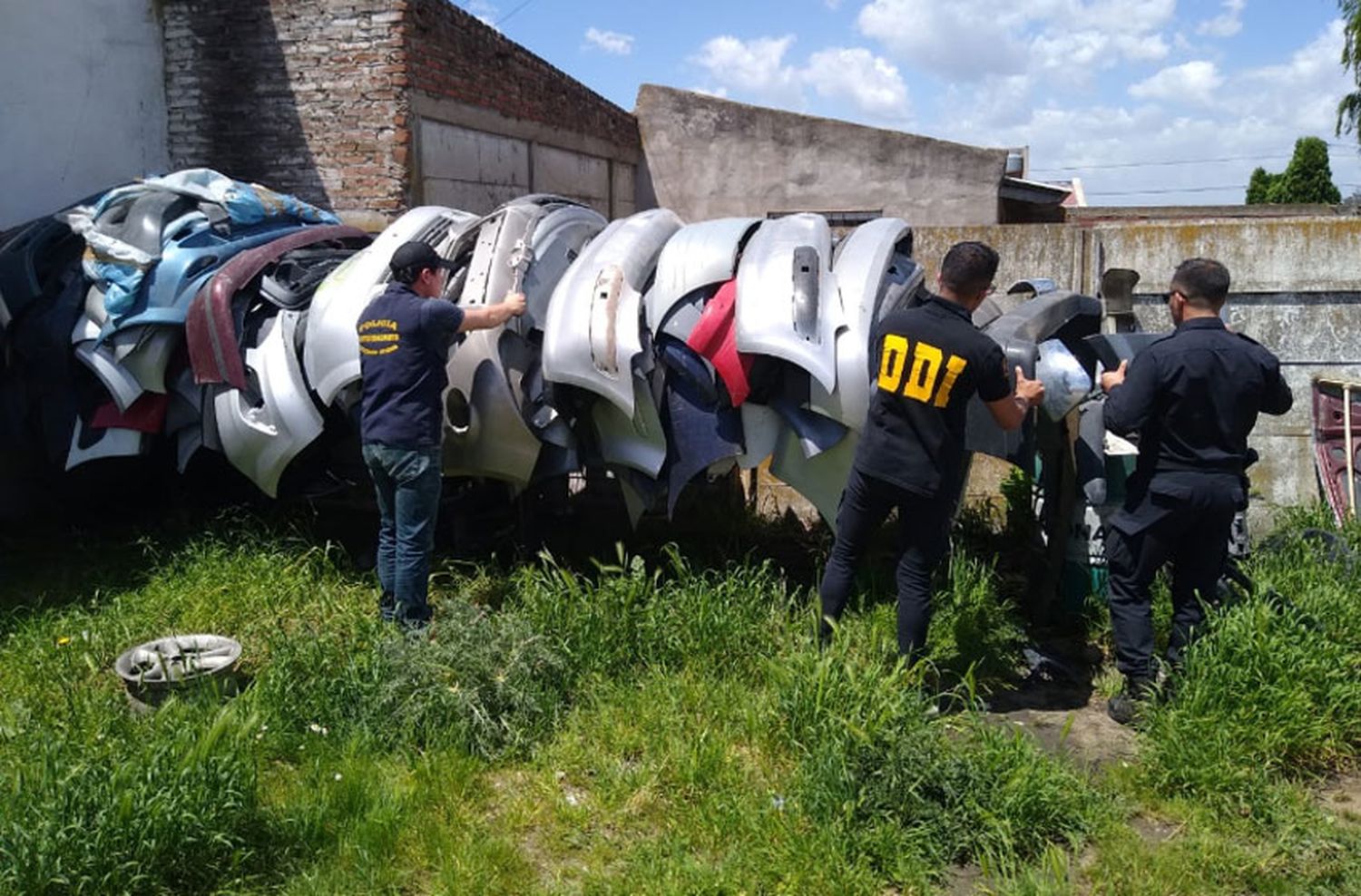 Clausuraron un desarmadero ilegal: once autos y mil autopartes secuestradas