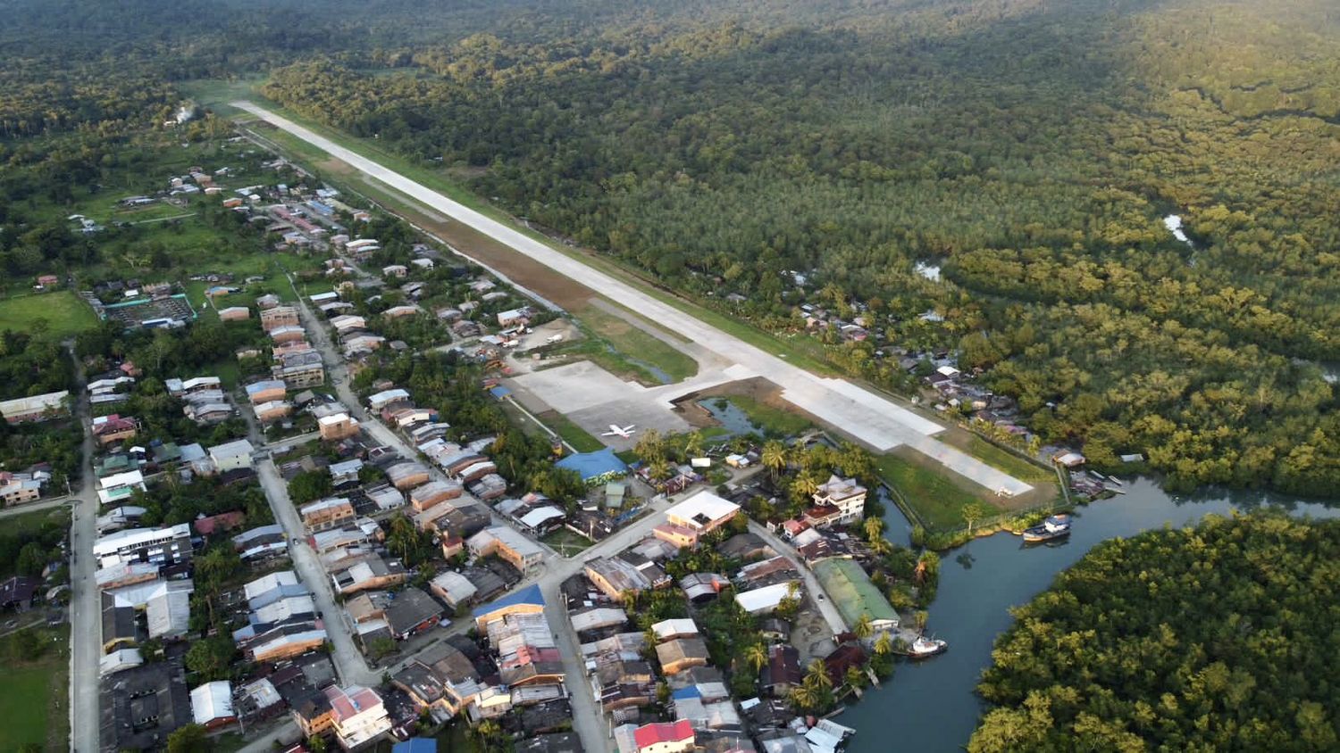 Colombia: el aeropuerto de Nuqui estrena una extensión de la pista para recibir aviones de mayor porte