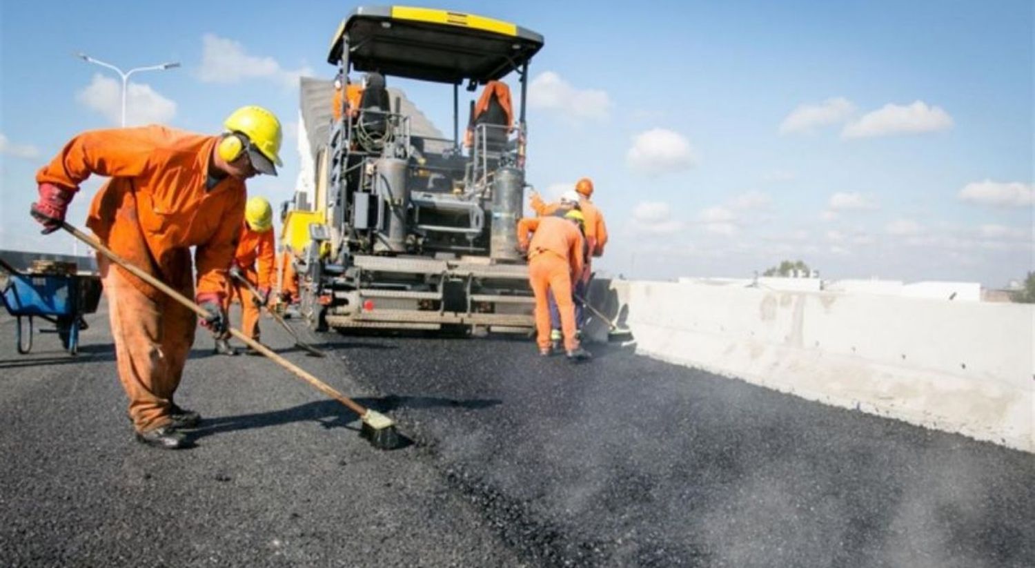 Freno en la obra pública deja 25mil trabajadores en la calle