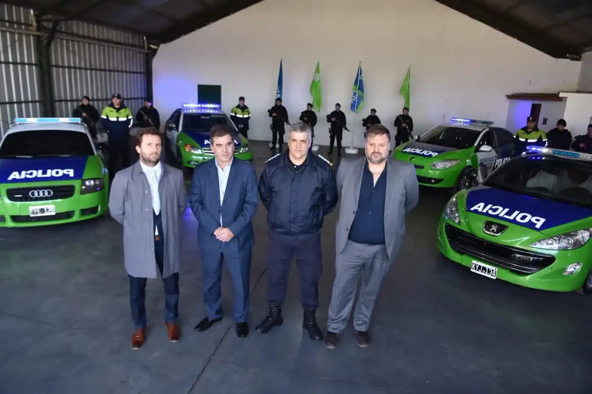 Ritondo presentó los "patrulleros vip": "Lo que se utilizaba para el mal fue reciclado para el bien"