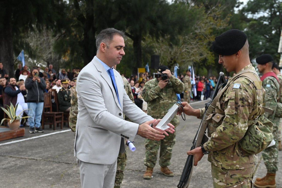 Día del Ejército Argentino: Davico entregó distinciones al "personal destacado"