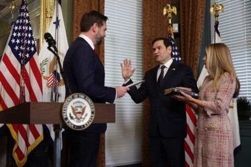 Marco Rubio juró como nuevo secretario de Estado de EE.UU.: expresó su agradecimiento EN ESPAÑOL 