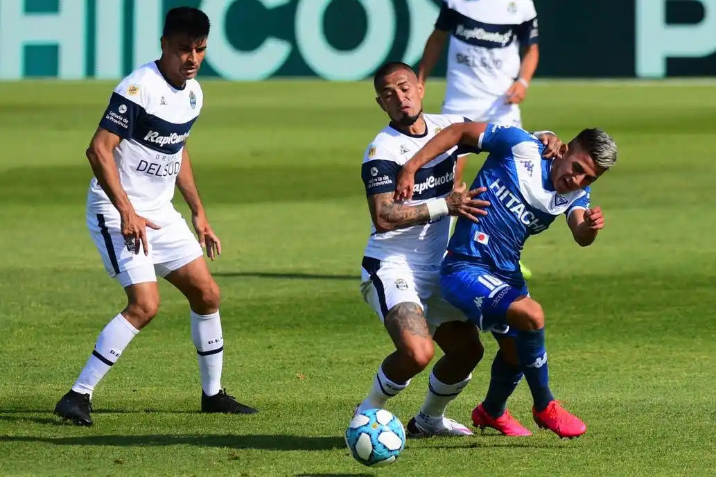 Vélez amargó a Gimnasia con un gol de laboratorio en la última jugada del partido