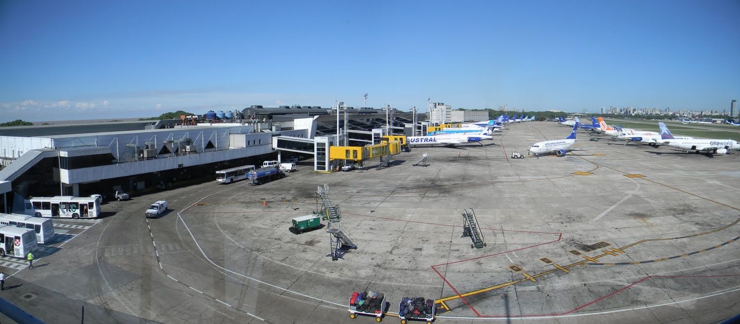 Estudian la posibilidad de que el aeropuerto de Sauce Viejo opere las 24 horas